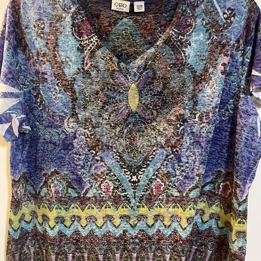 Cato Women's Colorful Patterned V-Neck Top